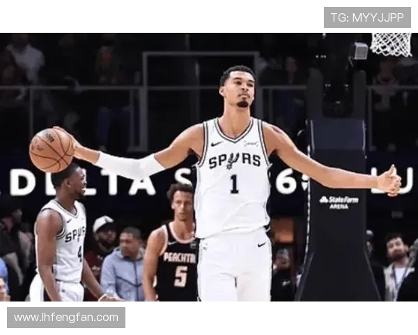 年轻球员激情四溢文班遭双人犯规卡斯尔与米奇争执双双被罚